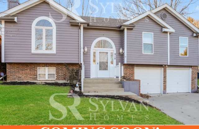 910 Southwest Foxtail Drive photos photos