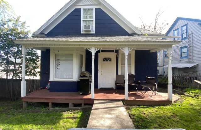 Stylish 3 Bedroom | 2 Bath Duplex in The Dalles – Great Location  Modern Comforts photos photos