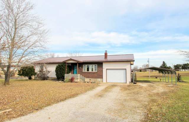 Huge FENCED Yard Gallery 1