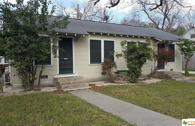 475 S Guenther - 475 South Guenther Avenue, New Braunfels, TX 78130
