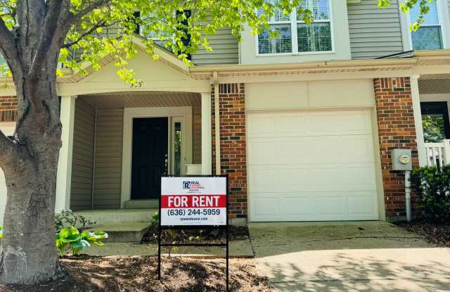 2/2 Beautiful Townhome ! - 335 Montclair Tower Drive, St. Charles, MO 63303