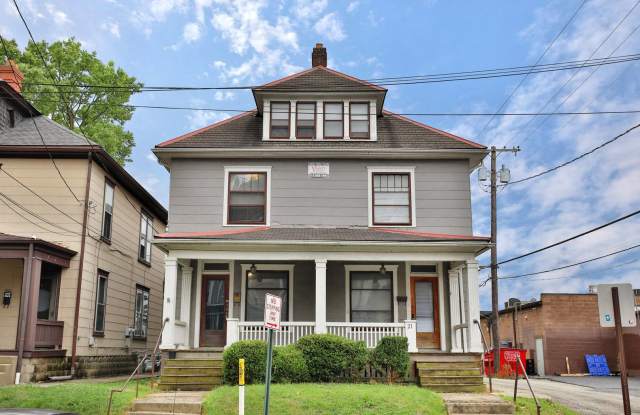 Large 4 Bedroom North Campus Townhouse - 1st house from High Street photos photos