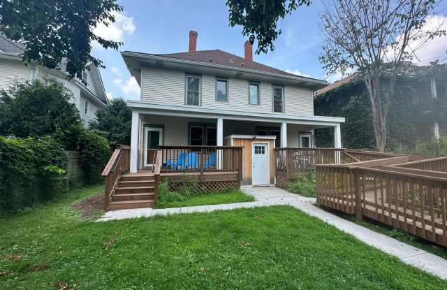 Spacious 3-Bedroom – Large Kitchen + Great Neighborhood!! photos photos