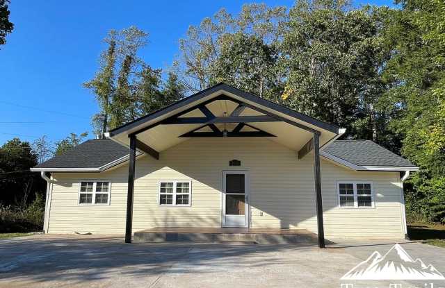 NEWLY RENOVATED 3 BED/2 BATH HOME Gallery 1