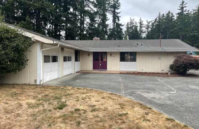 Spacious Single Story 3 Bedroom Home in Town! Pet Friendly! photos photos