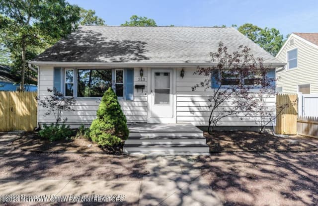 313 Barton Avenue - 313 Barton Avenue, Point Pleasant, NJ 08742