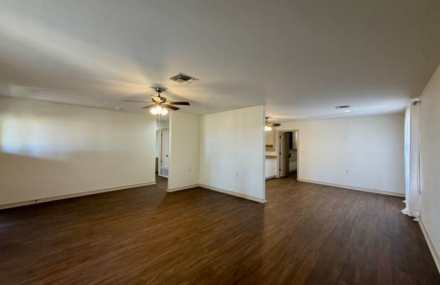 3BR / 2BA Fully Updated House in China Spring | Bosqueville ISD Gallery 4