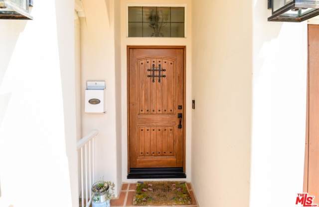 16790 Marquez Ave Gallery 2
