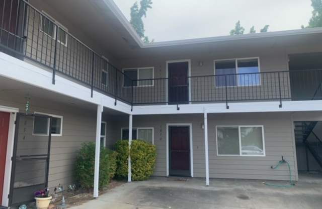 1852 Medart Ln - 1852 Medart Lane, Grants Pass, OR 97527