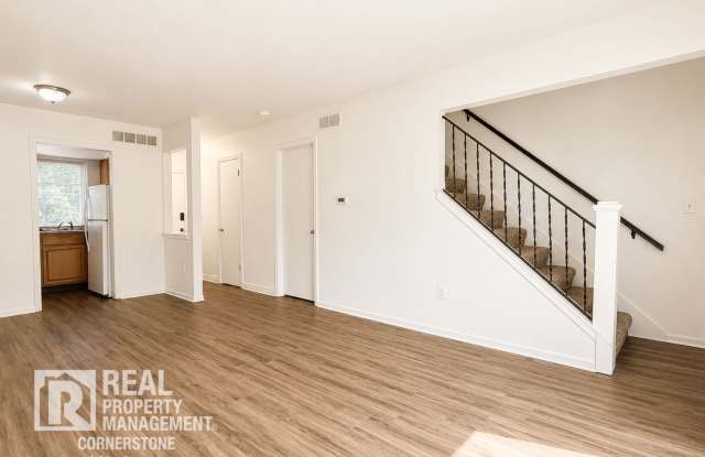 Welcome to Hickory Hills Apartments Gallery 1