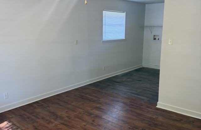 639 Pecan Street Gallery 2
