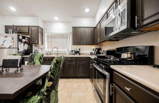 Beautiful 3 Bedroom Home In the Southwest photos photos