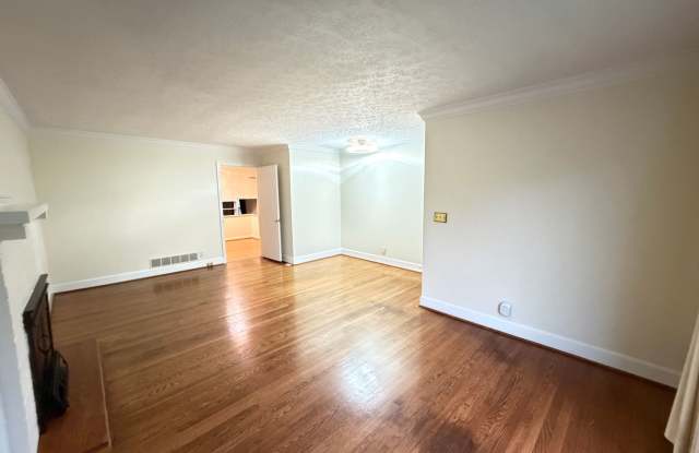 Lovely 4 Bedroom and 3 Bath House! Gallery 3
