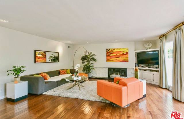 7792 SKYHILL Drive Gallery 3