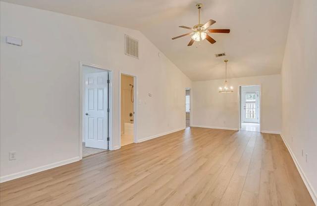 Updated 2 BR, 2 BA Townhome Gallery 3