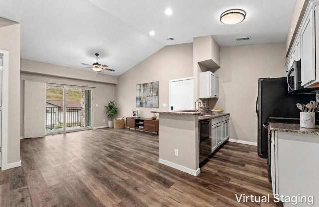 Lakeside Condo Gallery 1