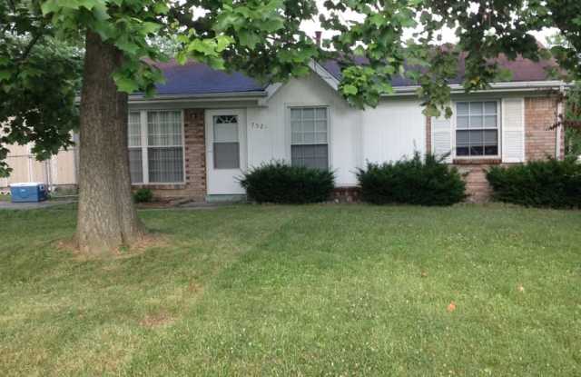 3 Bedroom one bath convenient location - 7521 Blue Wing Drive, Jefferson County, KY 40258