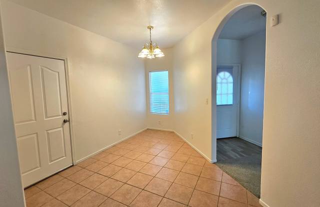 Charming Single-Family Home in Prime Location! Gallery 4