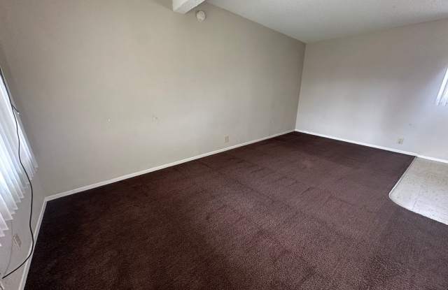 4 Bed/2 Bath Available Now! Gallery 3