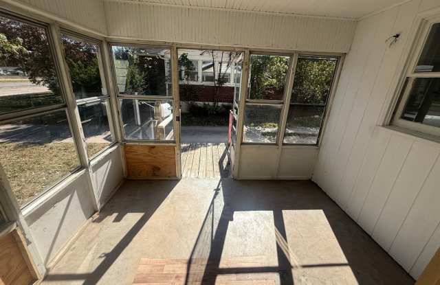 NEW LISTING! 3 BEDROOM REMODEL READY! Gallery 3