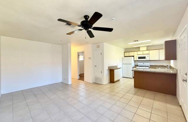 AVAILABLE NOW!!! LOVELY 2 Bedroom 1 Bathroom 55+ Apartment in Palm Desert Gallery 1