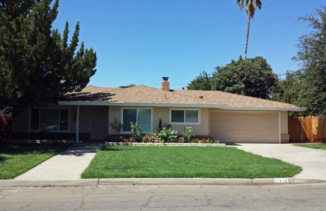 Almost 2000 SF home near Fresno State - 1316 East Barstow Avenue, Fresno, CA 93710