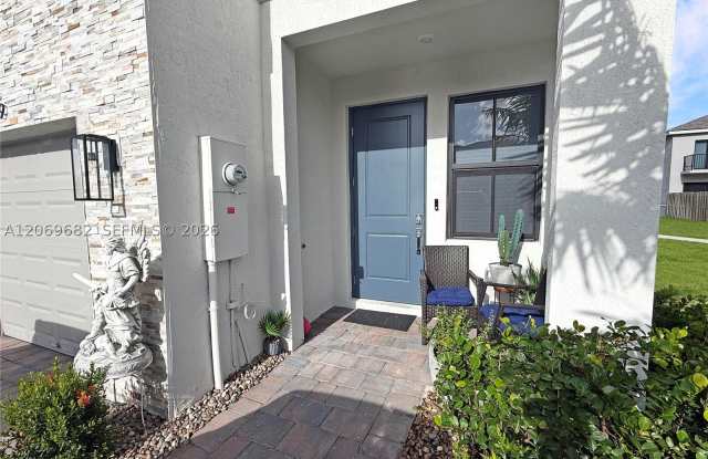 179 NE 13th Cir Gallery 3
