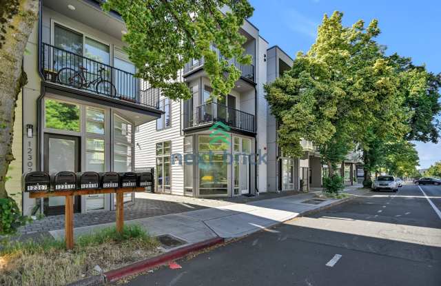 Modern Luxury 3 bedrooms and 2 bathrooms Townhome photos photos
