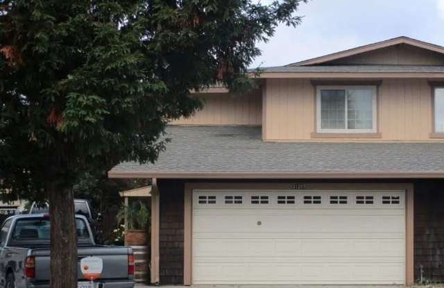 DESIRABLE 3bd/2.5ba WITH 2 CAR GARAGE AND PRIVATE BACK YARD ON A CUL-DE-SAC ROAD!!! photos photos