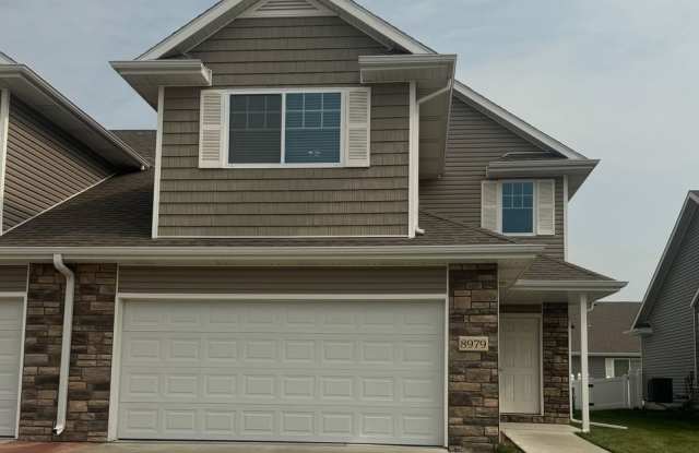 Spacious 3-Bedroom Townhome in Prairie Village North photos photos