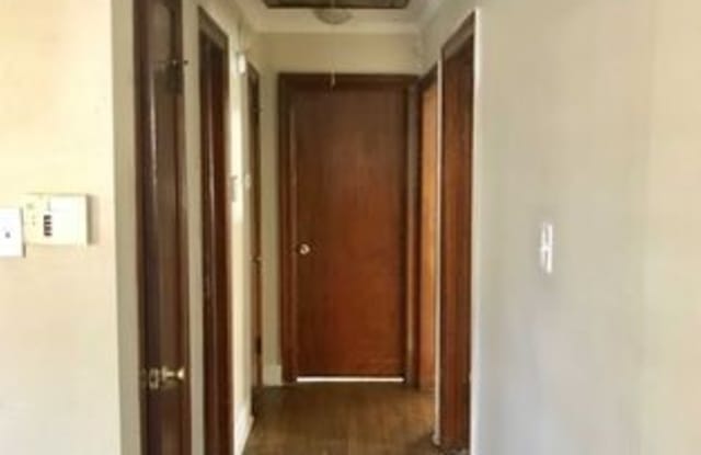 1905 Saint Luke Street Gallery 4