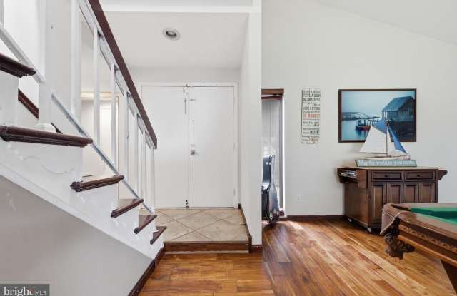 10725 WAYRIDGE Drive Gallery 2