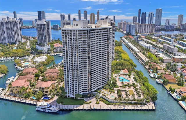 1000 E Island Blvd photos photos