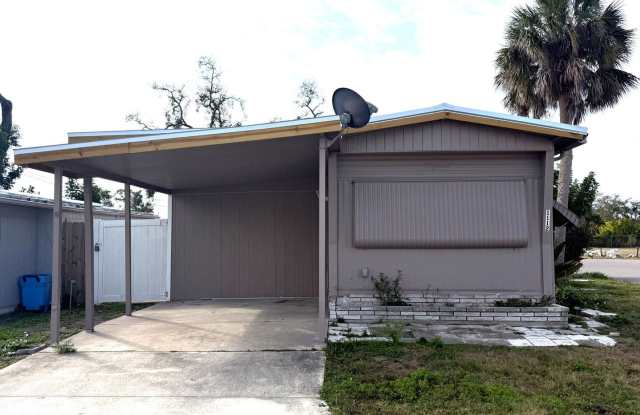 Charming Renovated 2-Bed / 1-Bath Mobile Home for Rent in Bradenton – Available Now! photos photos
