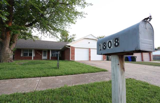 1808 Ridgewood Norman for lease Gallery 3