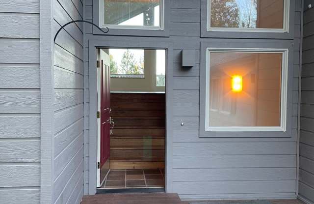 1152 NW Redfield Circle Gallery 3
