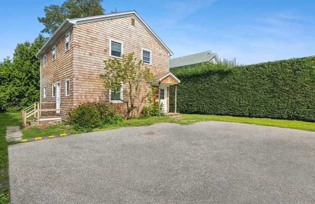 13 PLEASANT LN - 13 Pleasant Lane, East Hampton, NY 11937