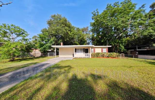 2130 Patou Dr W photos photos