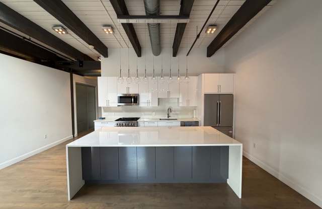 Prime Fort Point 1BR Condo – Steps from Seaport & South Boston w/ Garage Parking Gallery 3