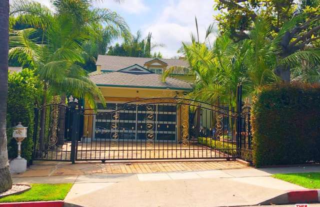 717 North DOHENY Drive Gallery 2