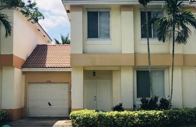 6566 Hidden Cove Dr - 6566 Hidden Cove Drive, Davie, FL 33314