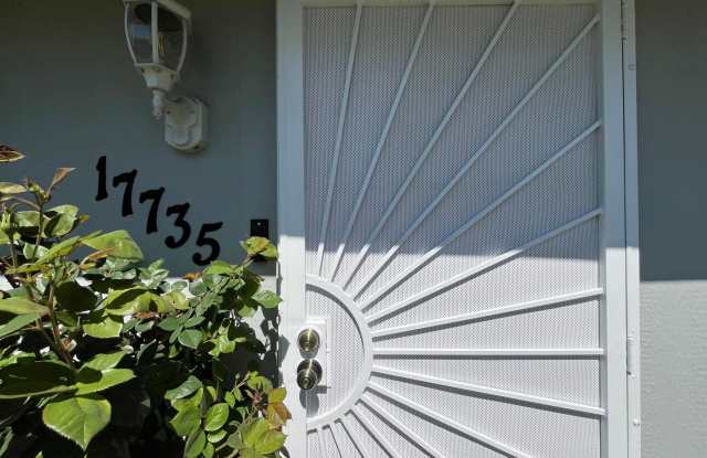 Delightful 2 bed 1 bath home in Beaverton! Spacious, Large private yard! Washer/Dryer included! Gallery 4