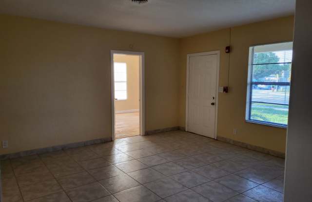 Renovated 4/2.5 Home with garage and large private backyard photos photos
