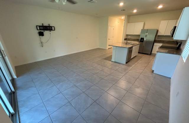 Centrally located 3/2.5 Townhome, Gated, Garage, and Versatility Gallery 4