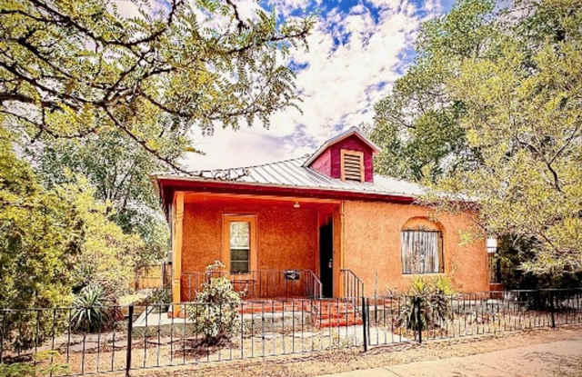 Modern House in Historic Barelas - 510 Atlantic Avenue Southwest, Albuquerque, NM 87102