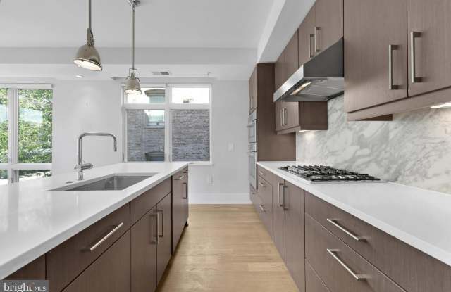 2225 CALIFORNIA Street NW Gallery 4