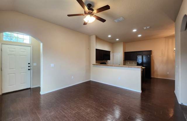 724 Creekside Circle Gallery 4