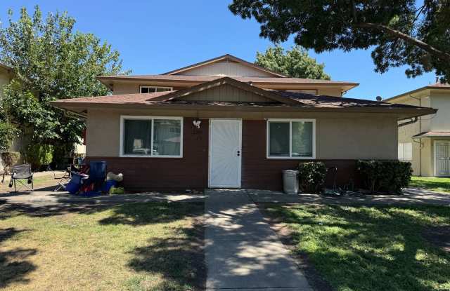 Vacant 3 bed/1 bath unit.. clean and ready for move in photos photos