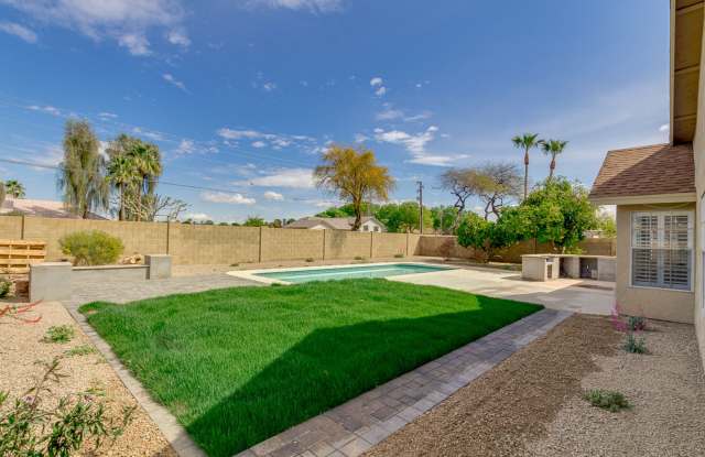 FABULOUS REMODELED HOME WITH POOL! Gallery 3