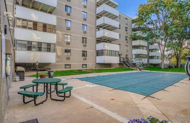 Charming 2BR Condo in Denver Gallery 1